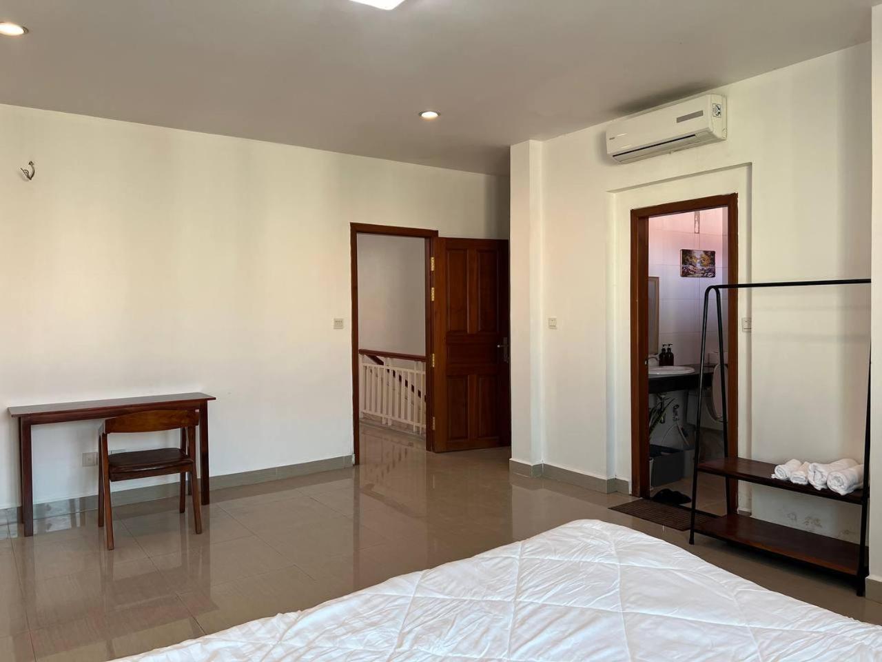 D32 Homestay Near Airport Behind Brown Coffee Airport بنوم بنه المظهر الخارجي الصورة