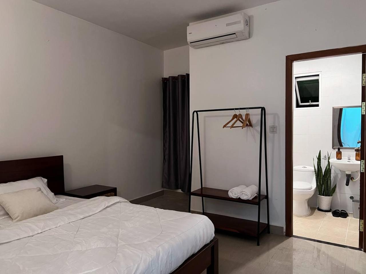 D32 Homestay Near Airport Behind Brown Coffee Airport بنوم بنه المظهر الخارجي الصورة