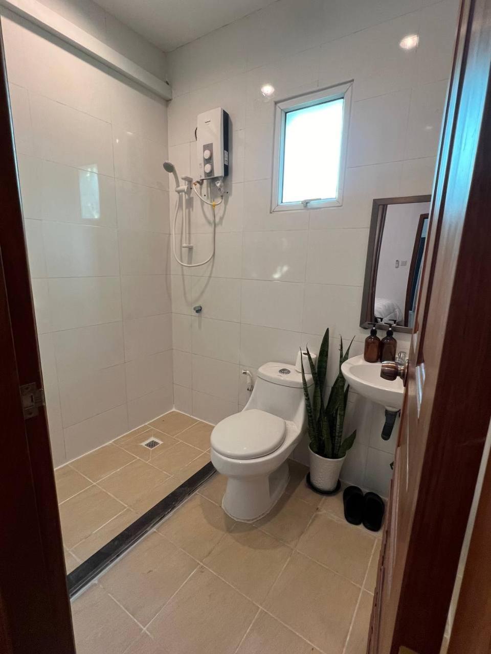 D32 Homestay Near Airport Behind Brown Coffee Airport بنوم بنه المظهر الخارجي الصورة